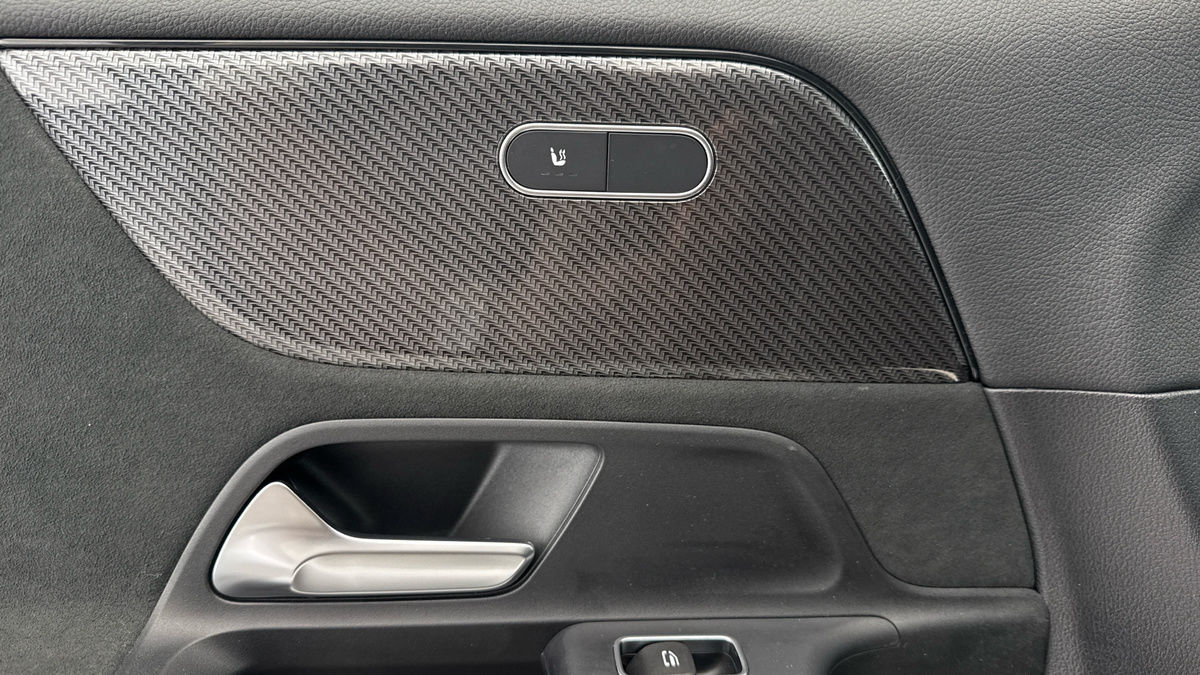 Mercedes-Benz GLA Image 24