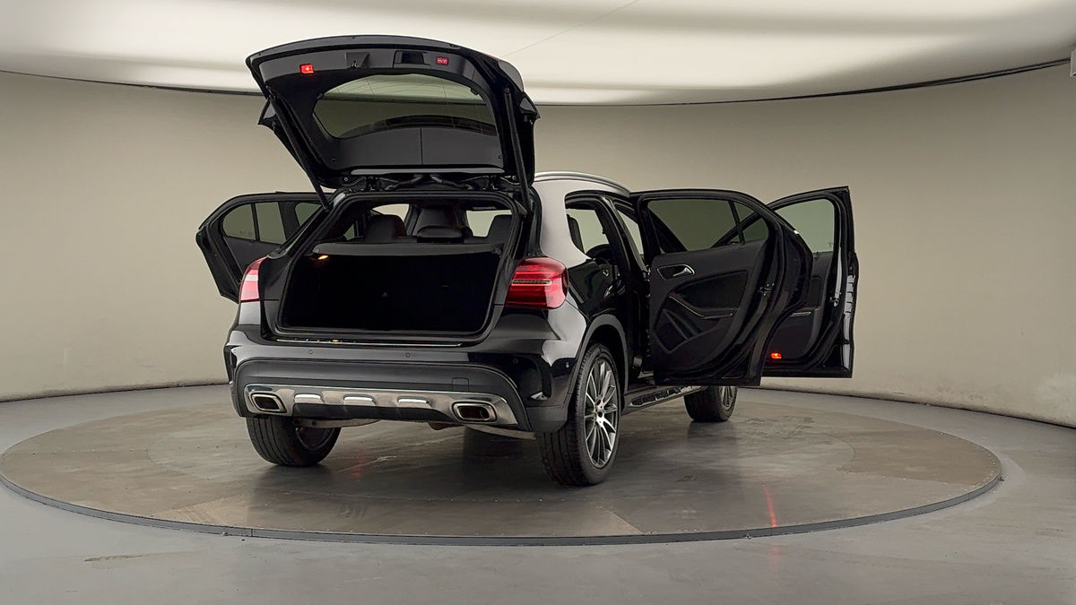 More views of Mercedes-Benz GLA