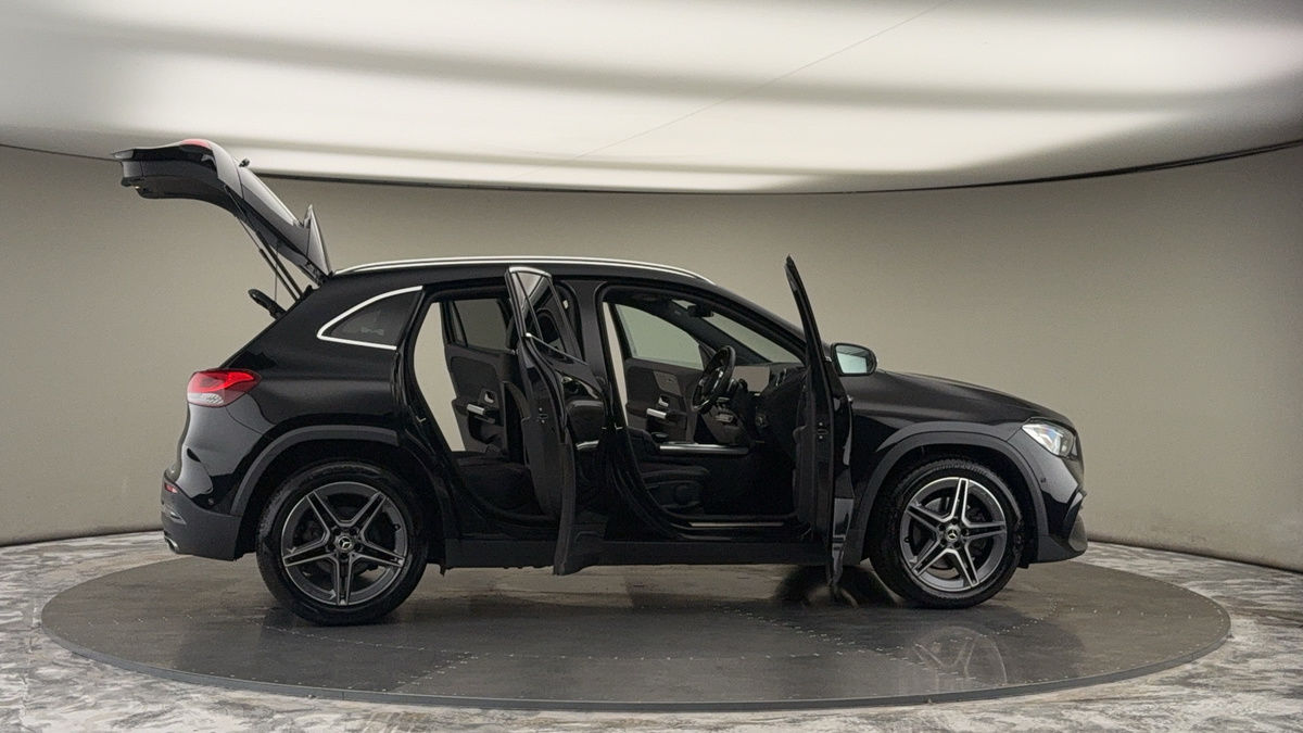 More views of Mercedes-Benz GLA