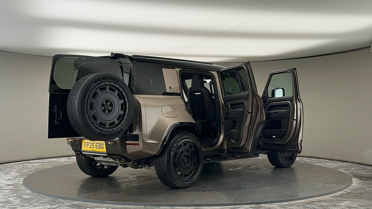 More views of Land Rover Defender 110