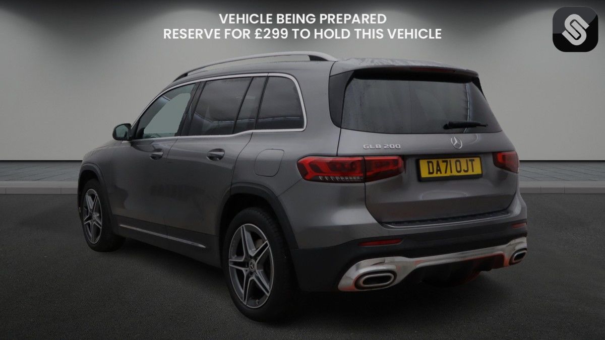 Mercedes-Benz GLB Image 3