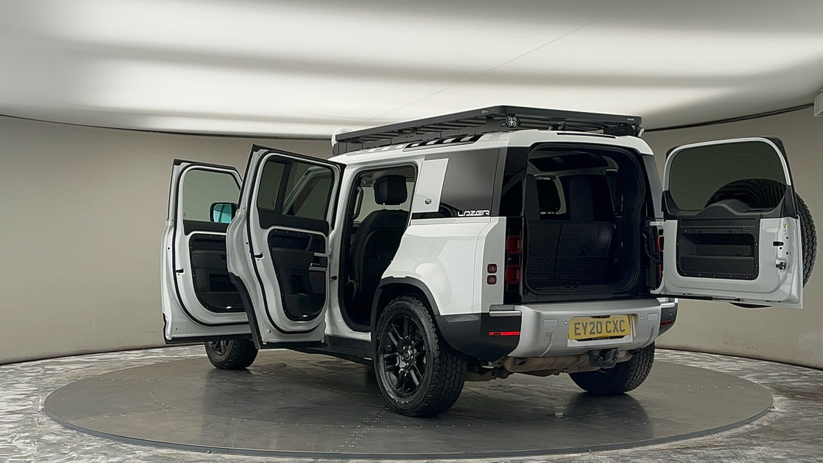 Land Rover Defender 110 Image 23