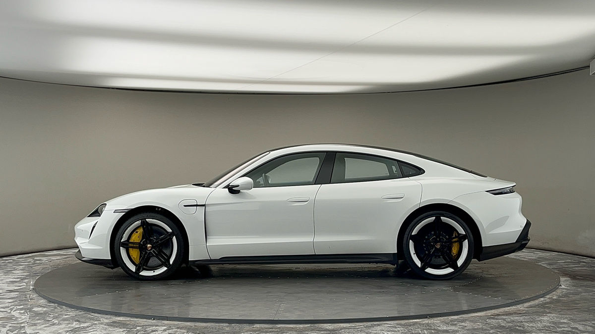 Porsche Taycan Image 15