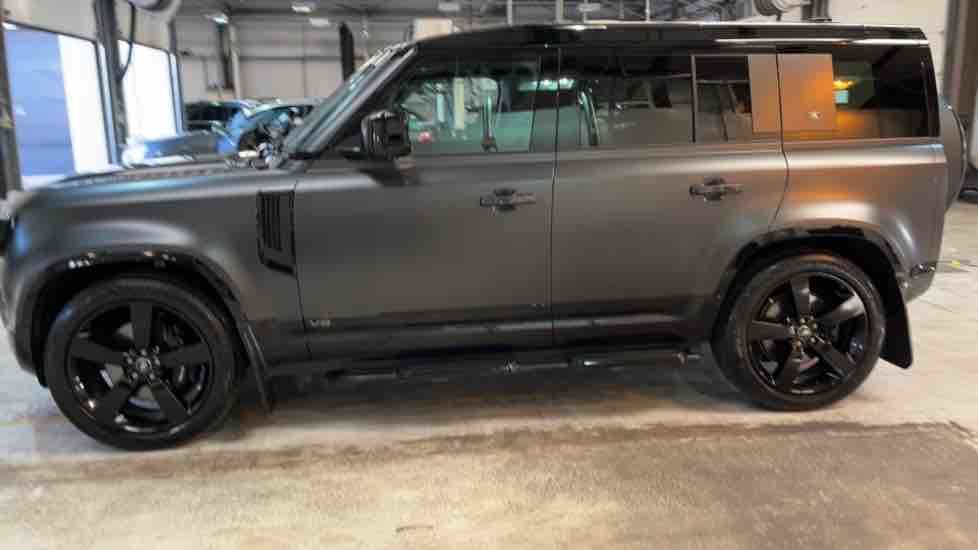 More views of Land Rover Defender 110