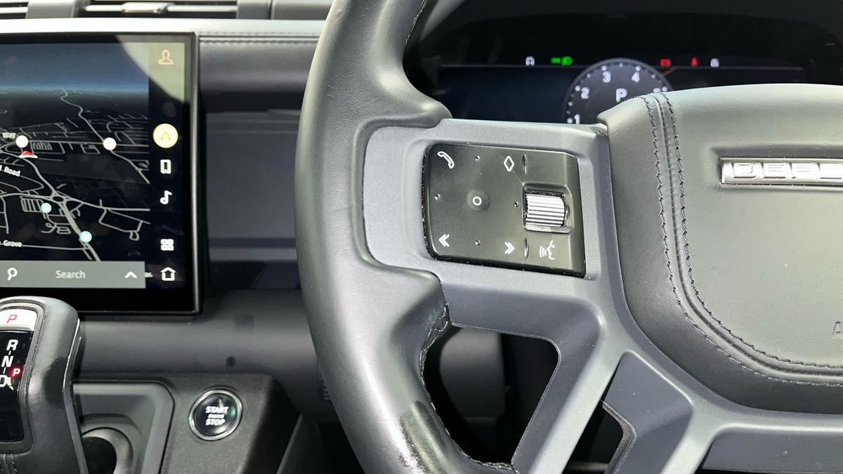 Land Rover Defender 130 Image 13
