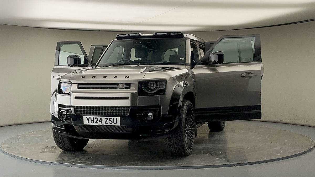 More views of Land Rover Defender 110