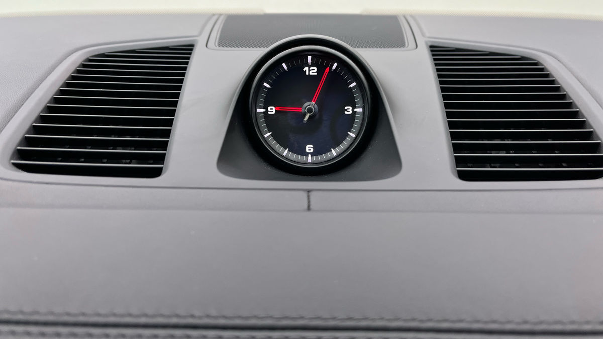 Porsche Cayenne Image 25
