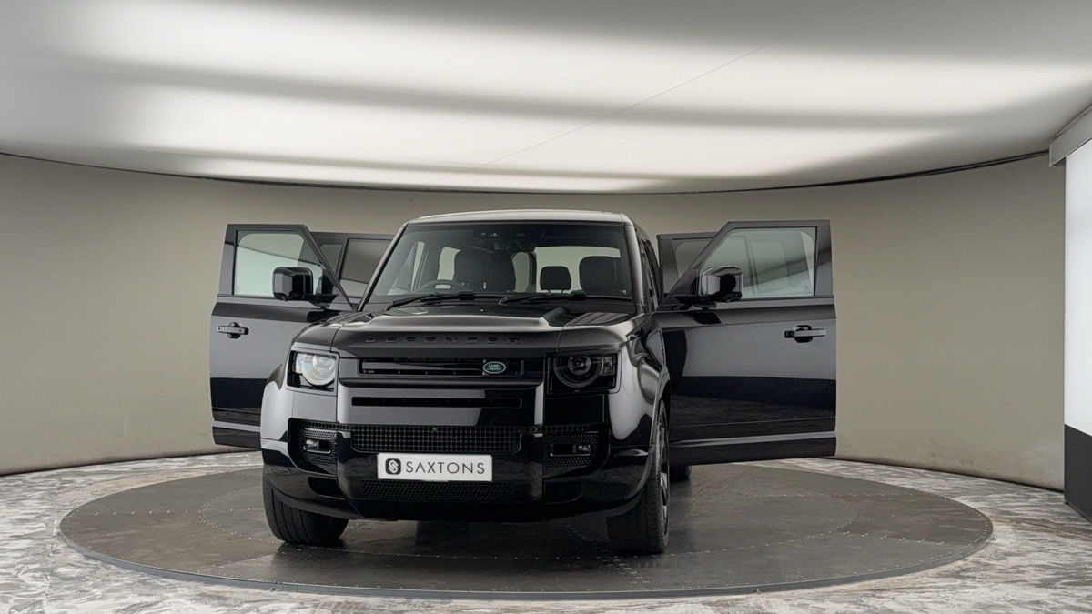 Land Rover Defender 110 Image 9
