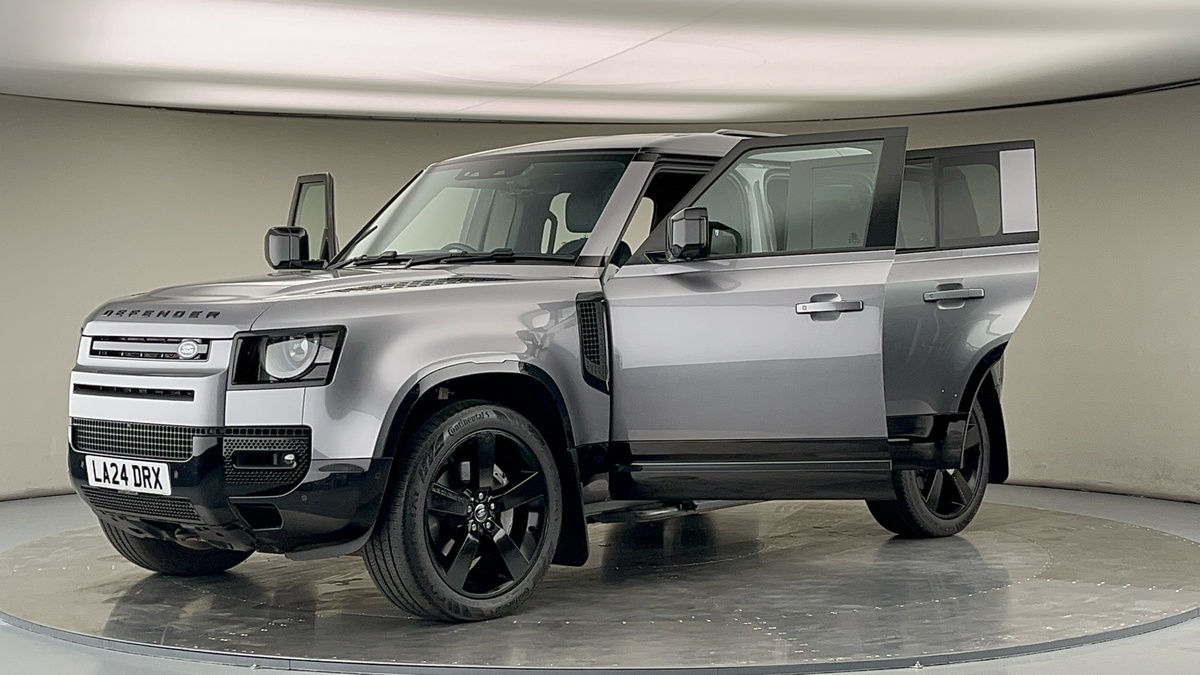 Land Rover Defender 110 Image 22