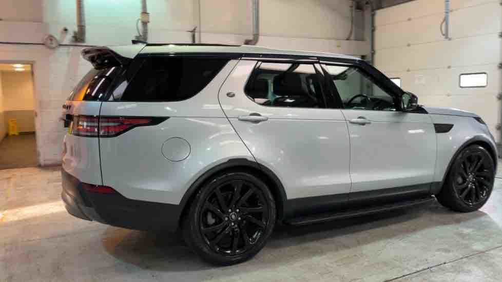 More views of Land Rover Discovery