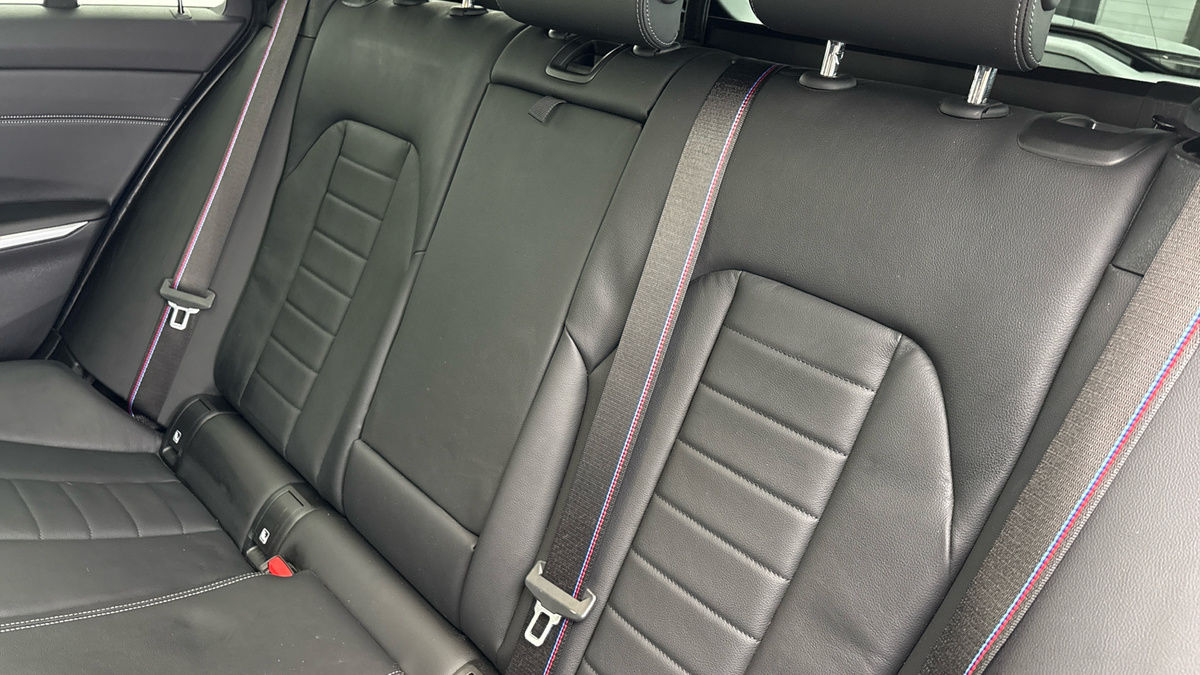 BMW 3 Series Image 8