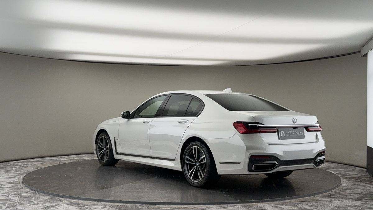 BMW 7 Series Image 2
