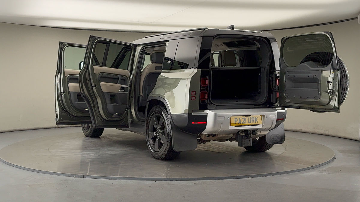 Land Rover Defender 110 Image 23