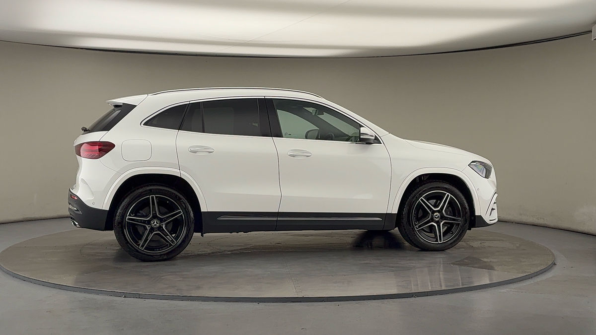 More views of Mercedes-Benz GLA