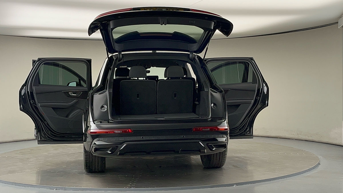 More views of Audi Q7