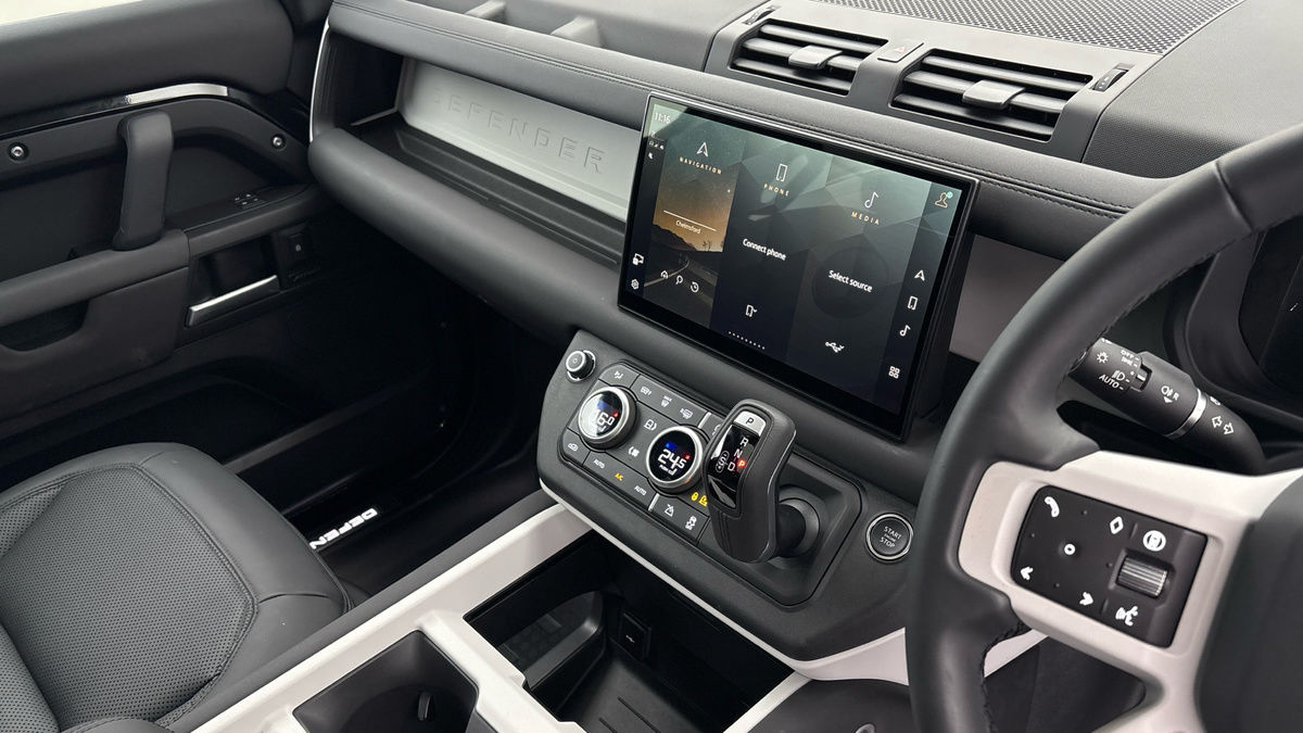 Land Rover Defender 110 Urban Image 18