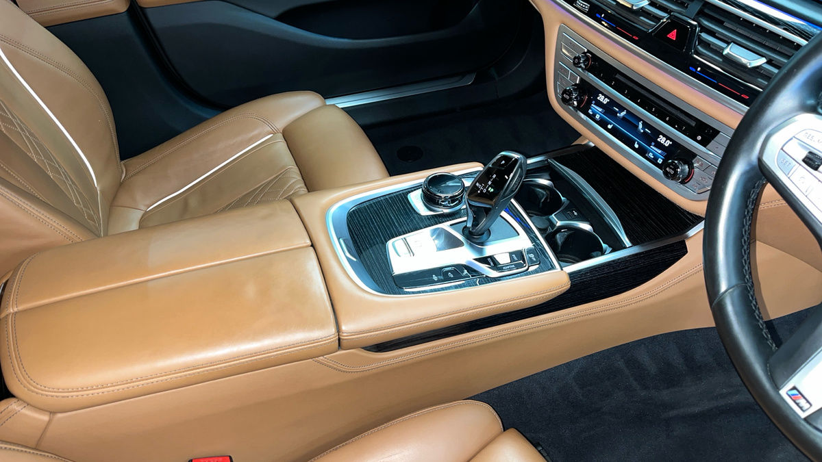 BMW 7 Series Image 18