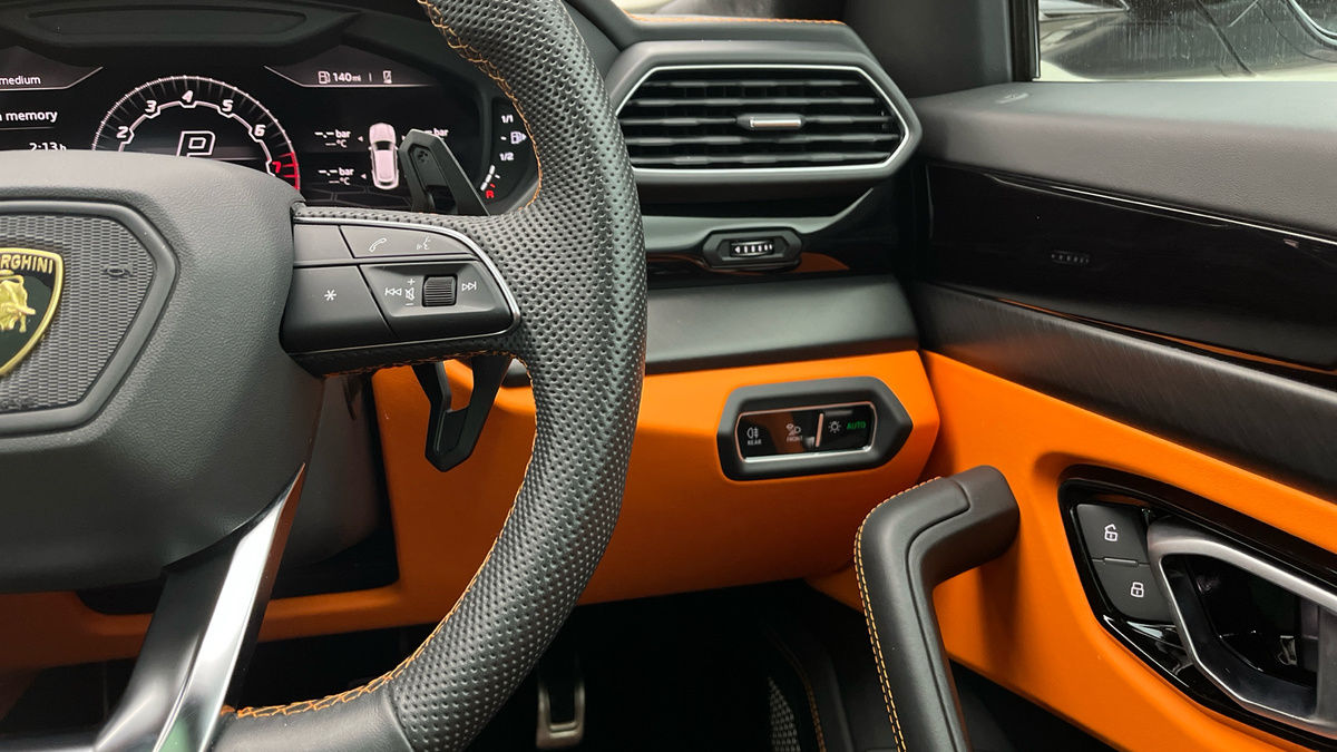 Lamborghini Urus Image 14