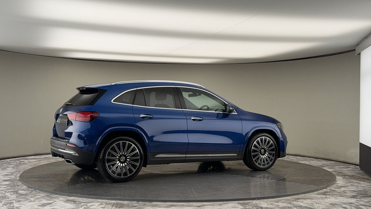 More views of Mercedes-Benz GLA