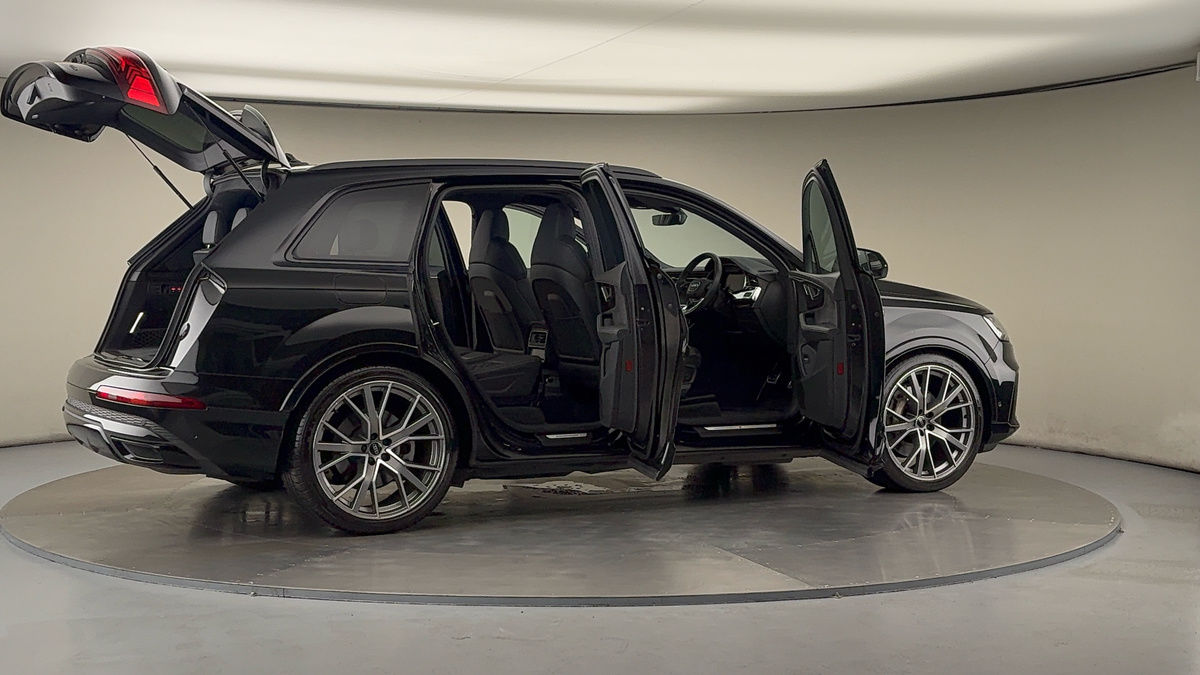 More views of Audi Q7