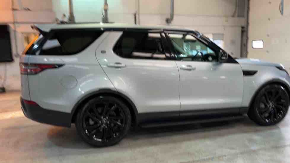More views of Land Rover Discovery