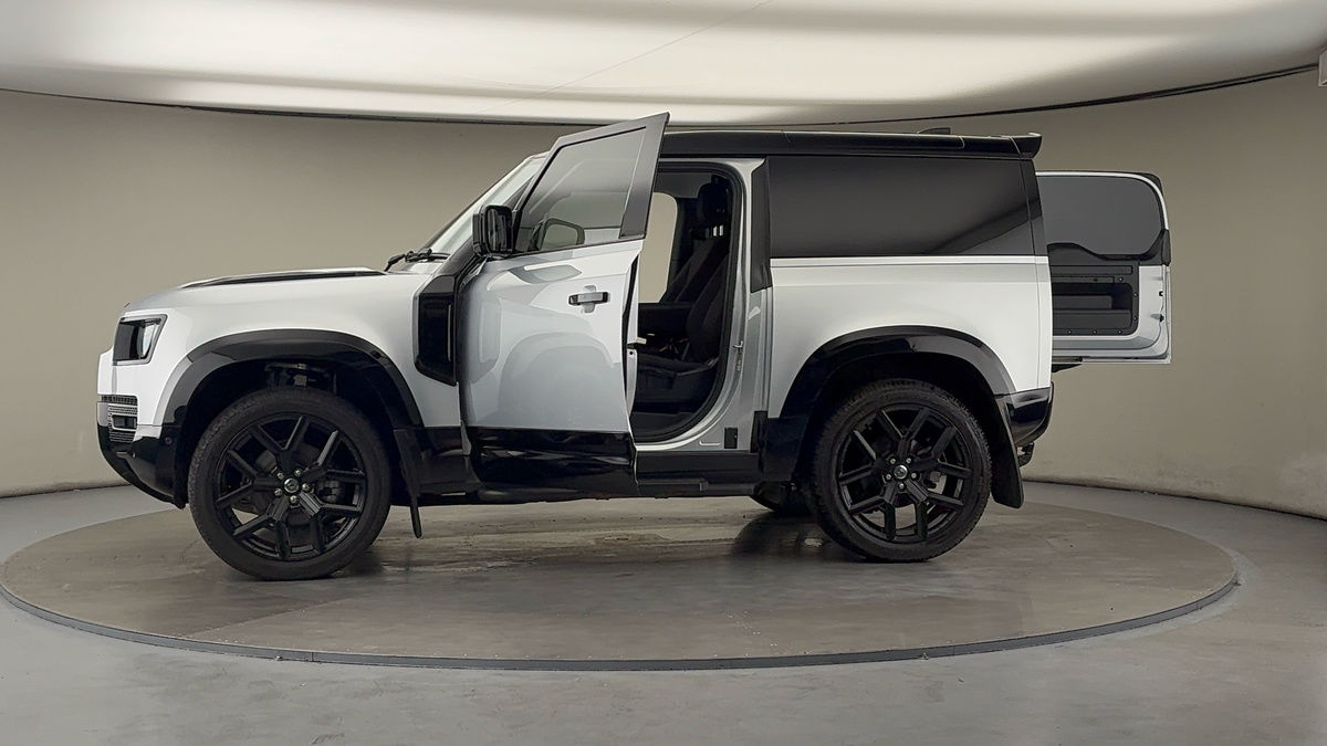 More views of Land Rover Defender 90