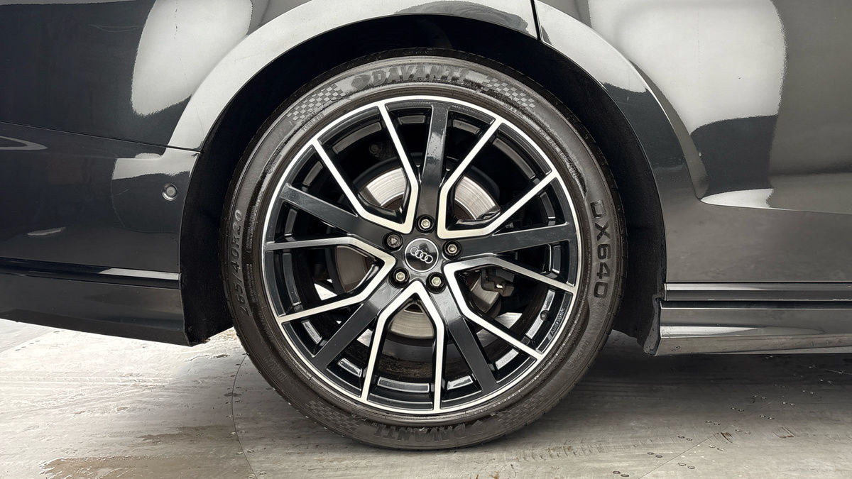 Audi A8 Image 16