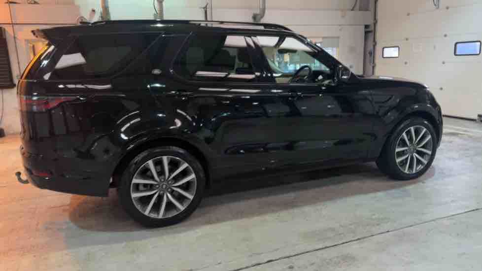 More views of Land Rover Discovery