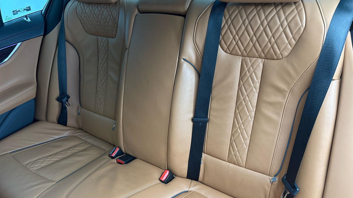 BMW 7 Series Image 8