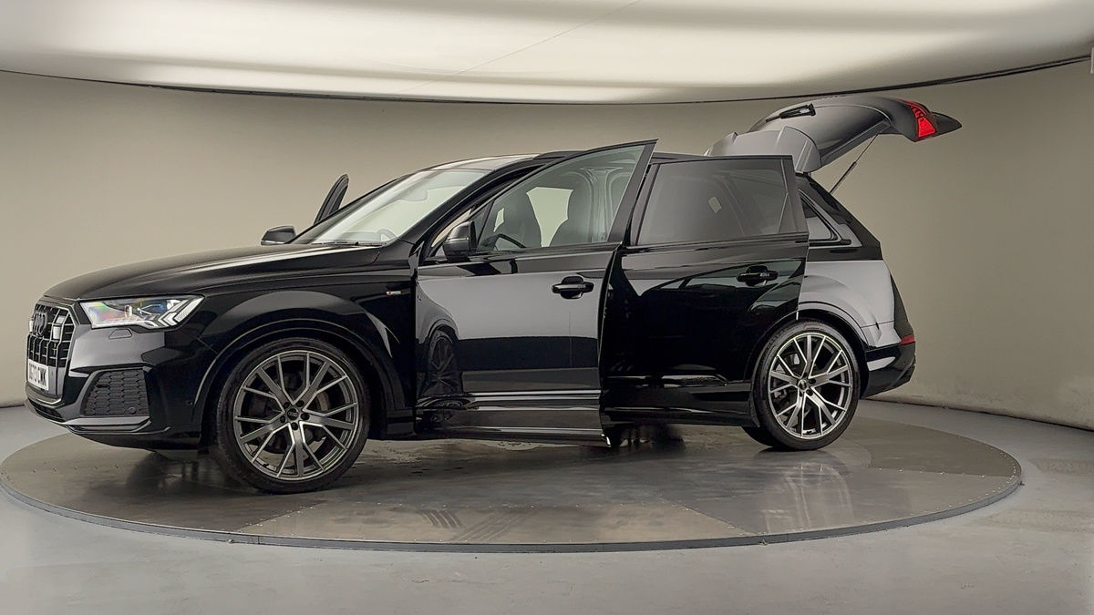 More views of Audi Q7