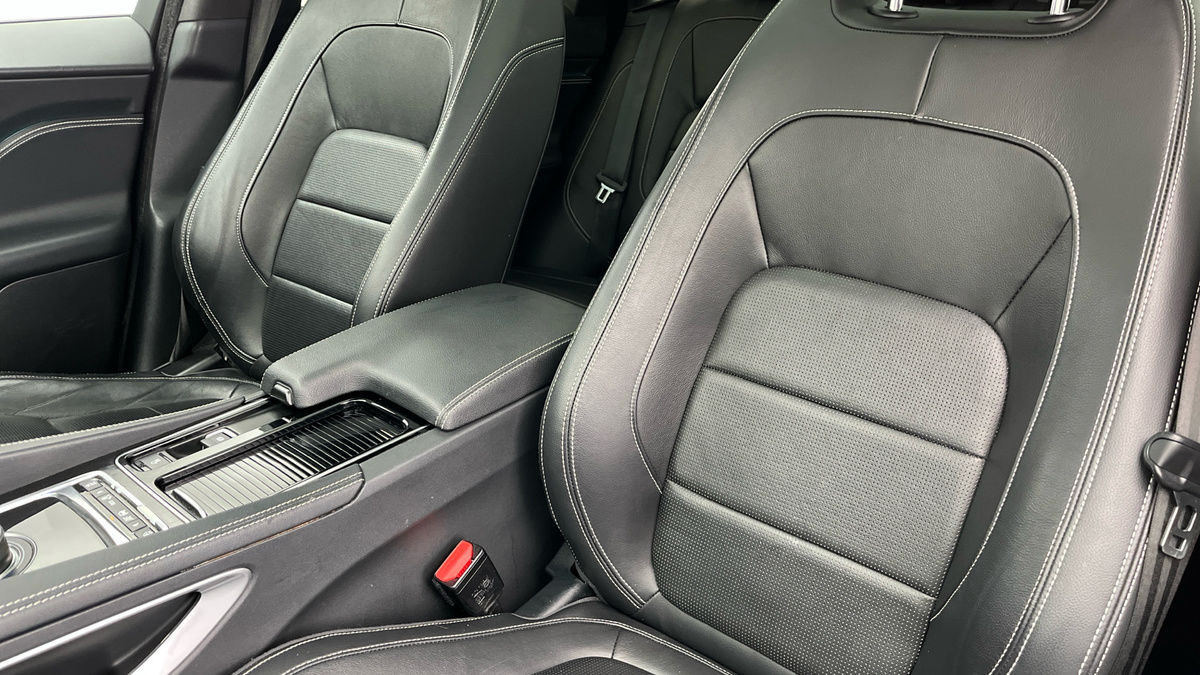 Jaguar F-PACE Image 7