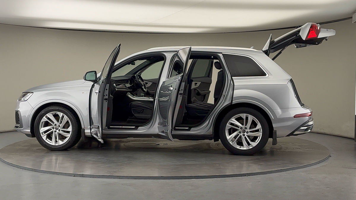 More views of Audi Q7