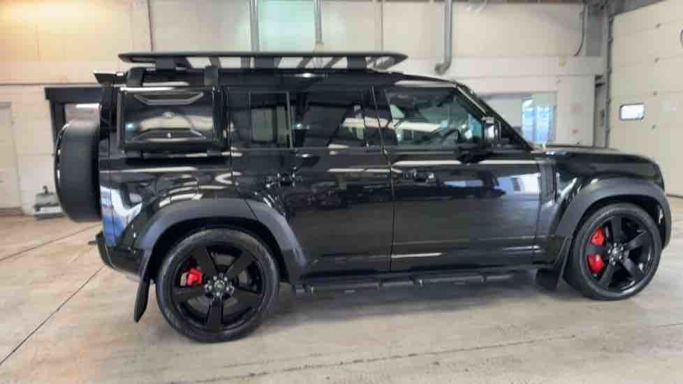 More views of Land Rover Defender 110
