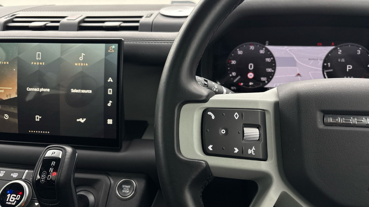 Land Rover Defender 110 Image 13