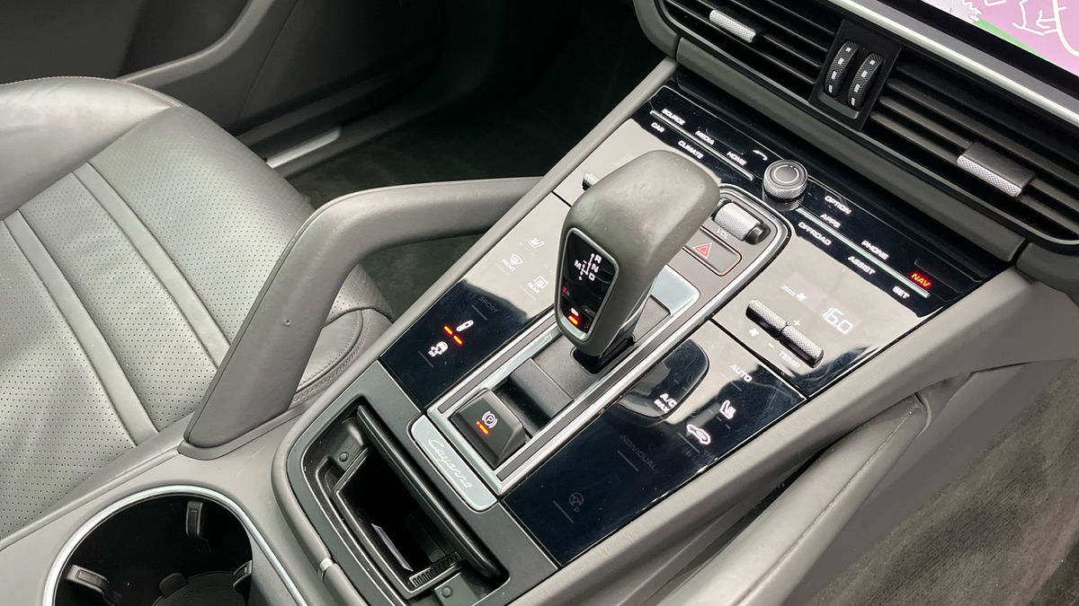 Porsche Cayenne Image 26