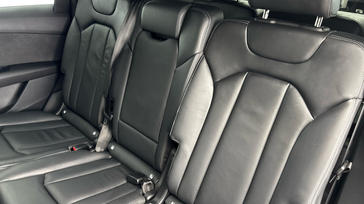 Audi Q7 Image 8