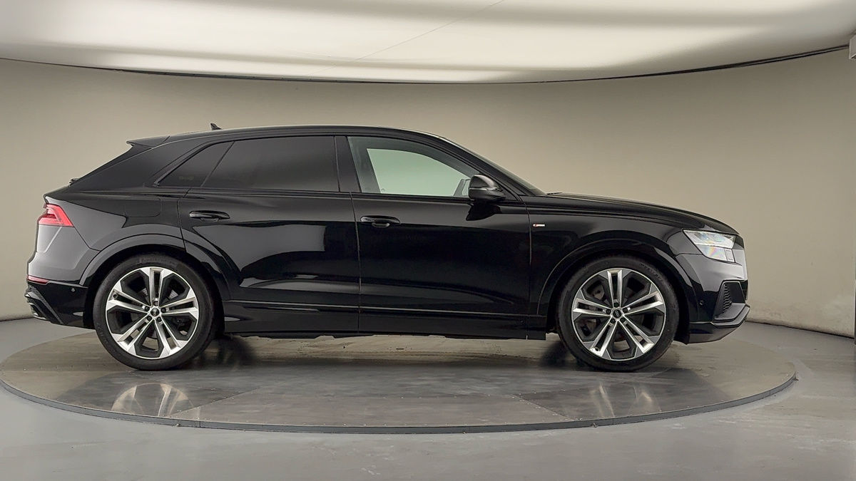 Audi Q8 Image 16