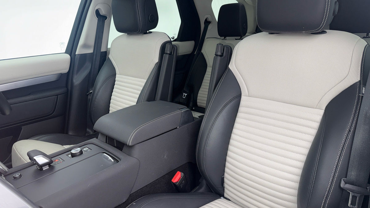 Land Rover Discovery Image 6