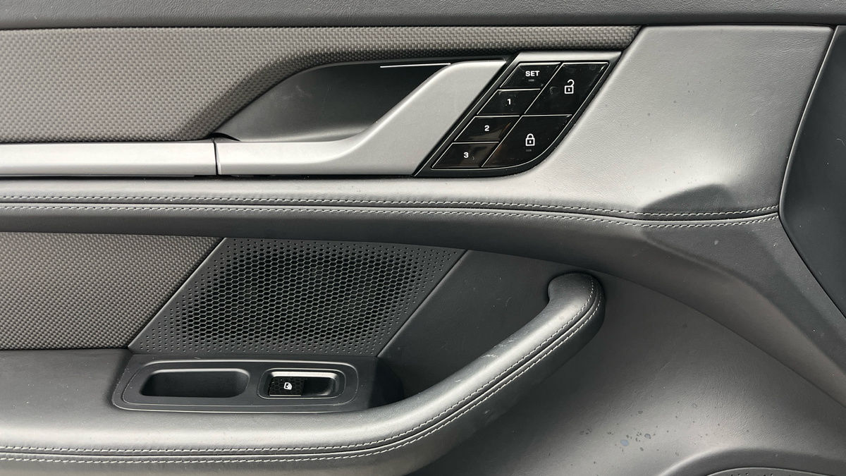 Porsche Taycan Image 19