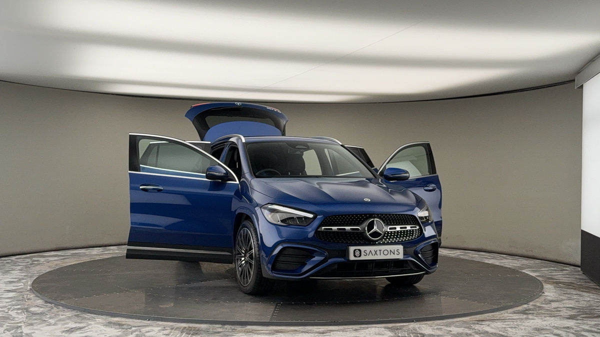 More views of Mercedes-Benz GLA