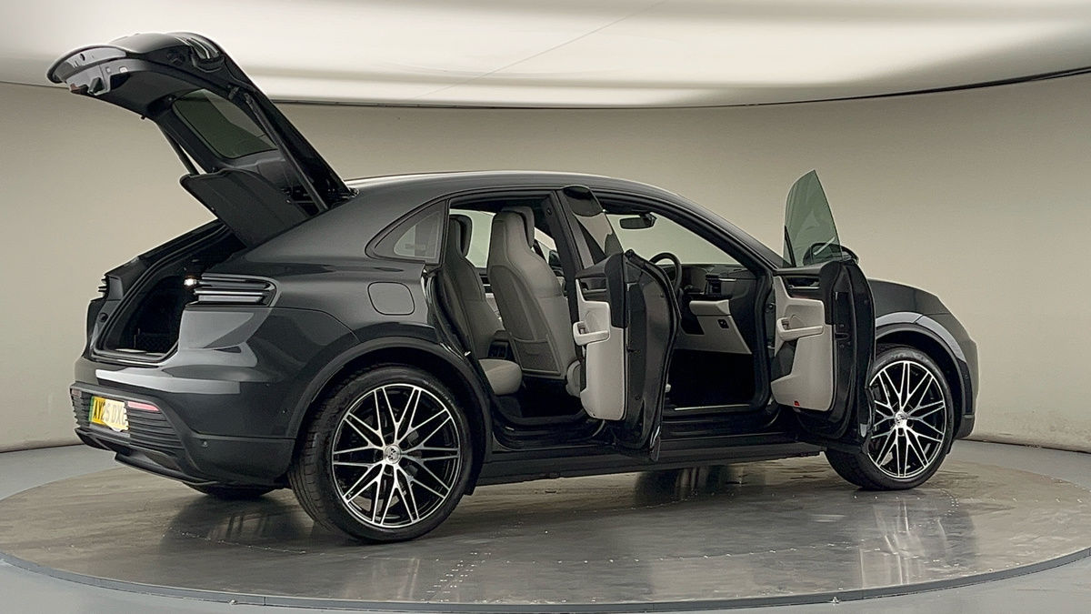 More views of Porsche Macan