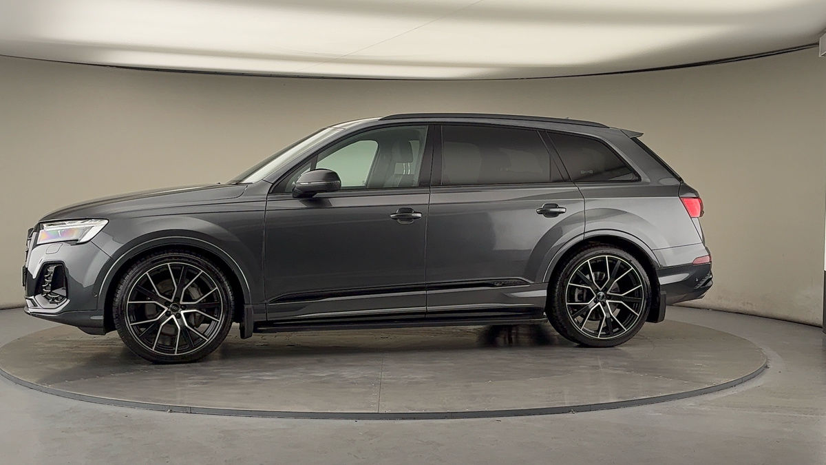 More views of Audi Q7