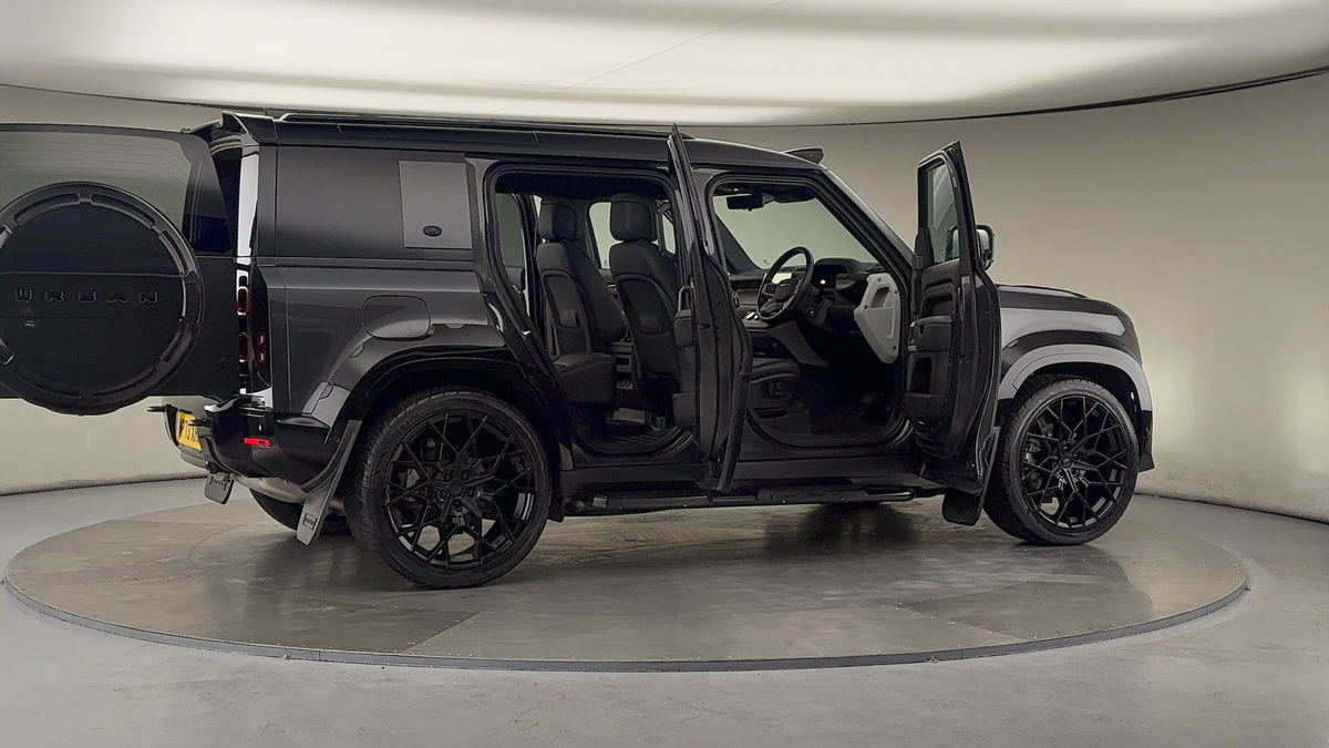 More views of Land Rover Defender 110