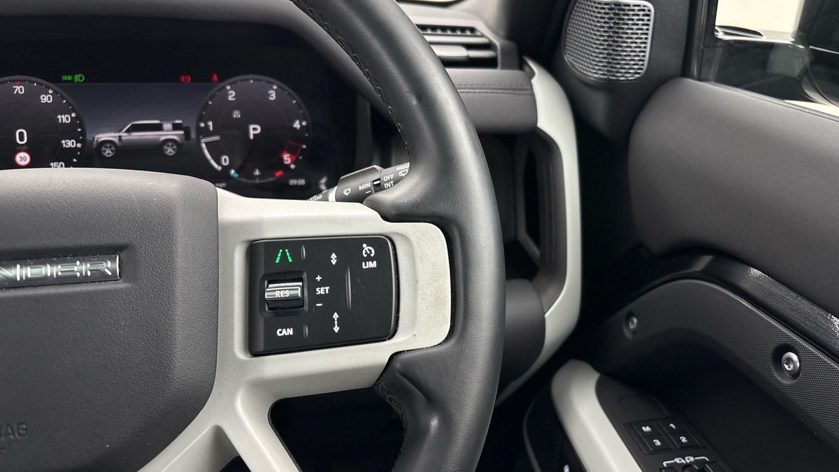 Land Rover Defender 110 Urban Image 14