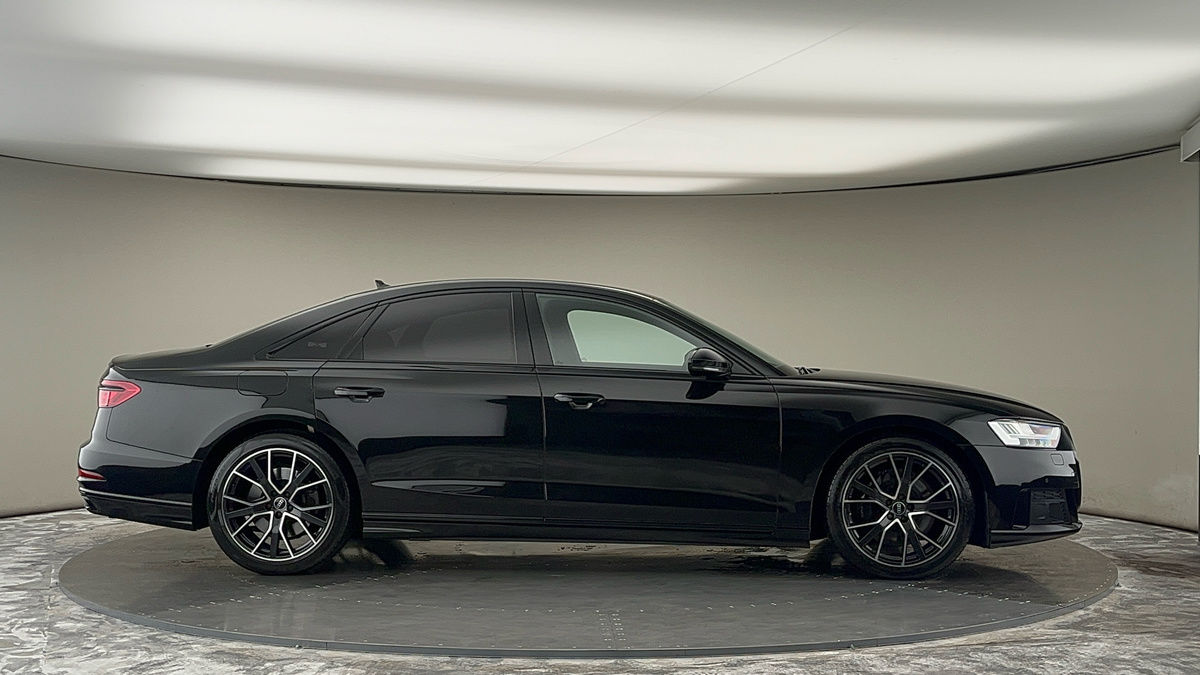 Audi A8 Image 16