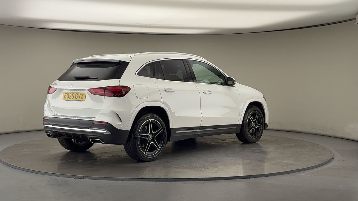 Mercedes-Benz GLA Image 21