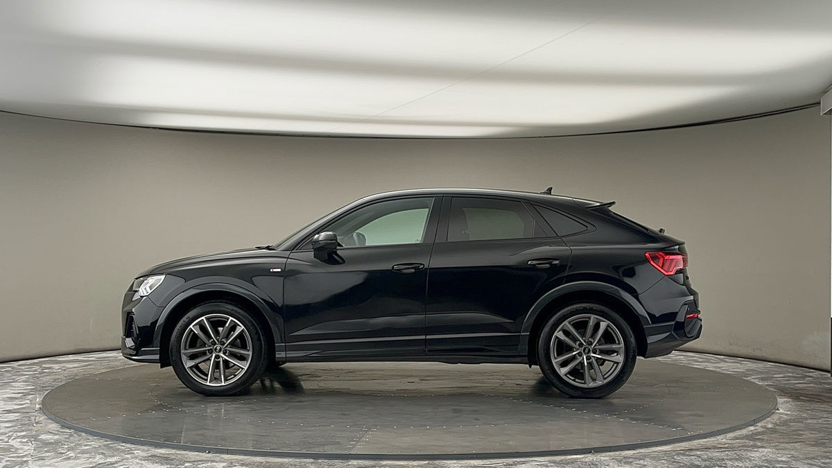 Audi Q3 Image 15