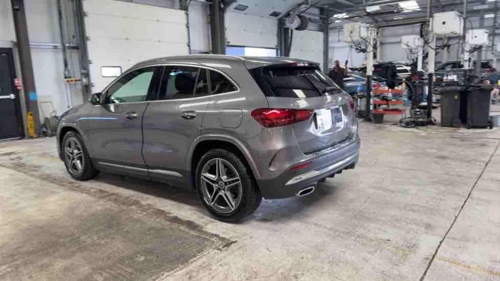 More views of Mercedes-Benz GLA