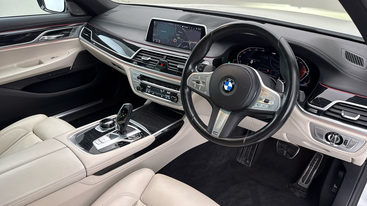 BMW 7 Series Image 12