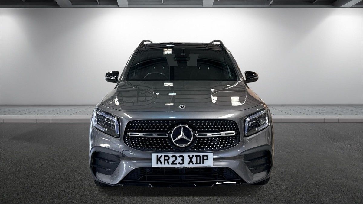 Mercedes-Benz GLB Image 3